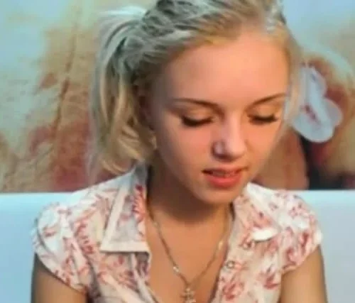 stunning blonde webcam tease