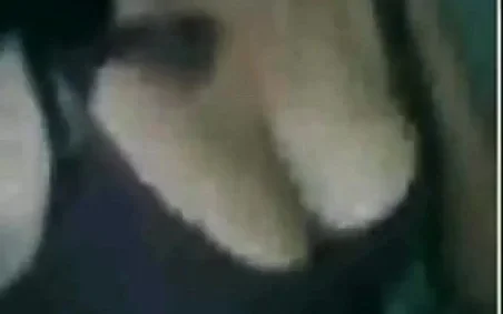 Slut Mature Show her hot Pussy 2