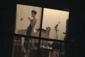 Vizinha ao telefone