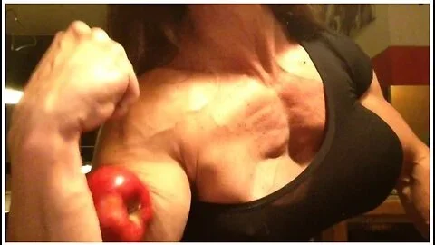 Muscle Girl Destroys Bad Apple With Her Huge Bicep