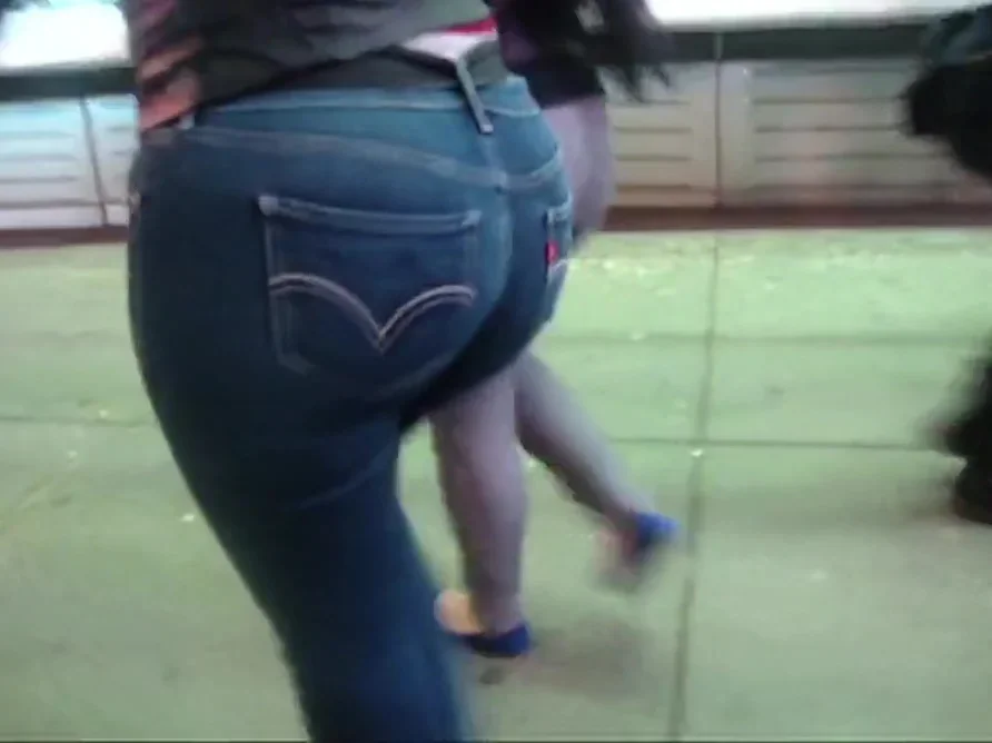 Candid Leather (Fat ass in tight jeans)