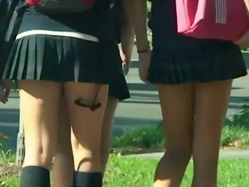 schoolgirls 18+ in sexy short skirts