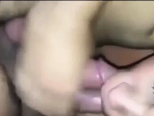 minha esposa com duas rola na boca