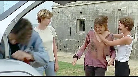 Alexia Stresi,Lou Doillon,Elise Perrier (1998)