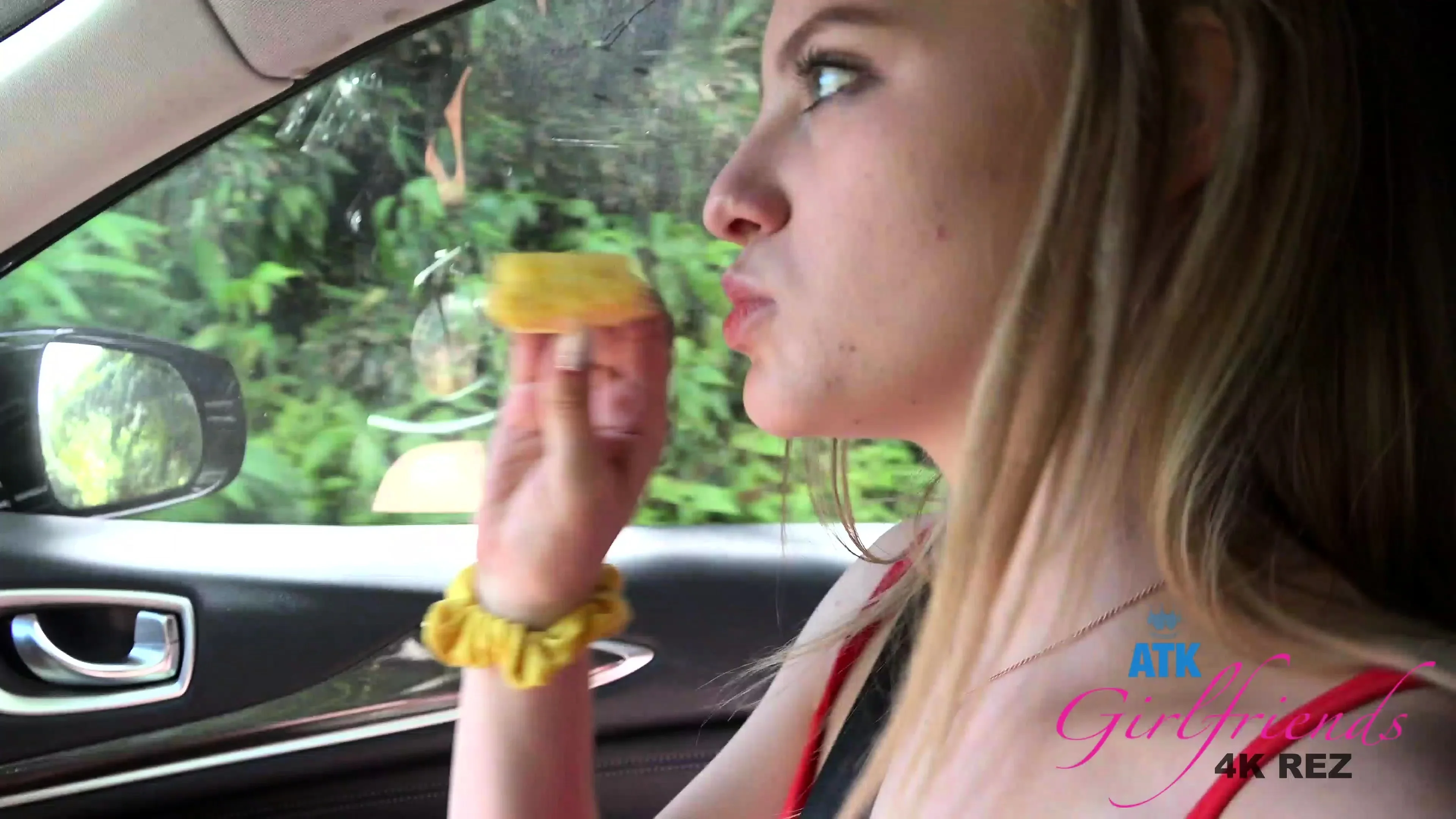 Blonde solo jerking off