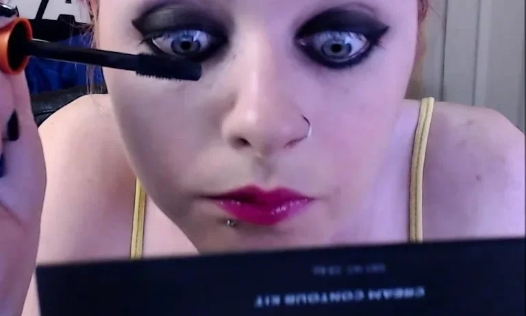 JadeSkye Applying-my-Make-Up