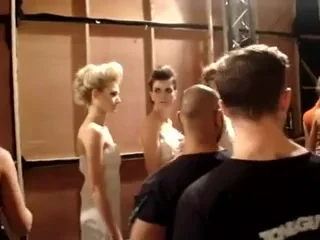 fashion model back za kulisami