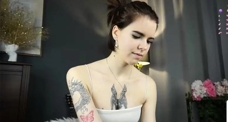 Cute amateur webcam teen girl toying pussy on webcam