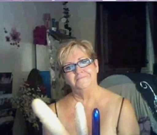 Vieille et ses jouets