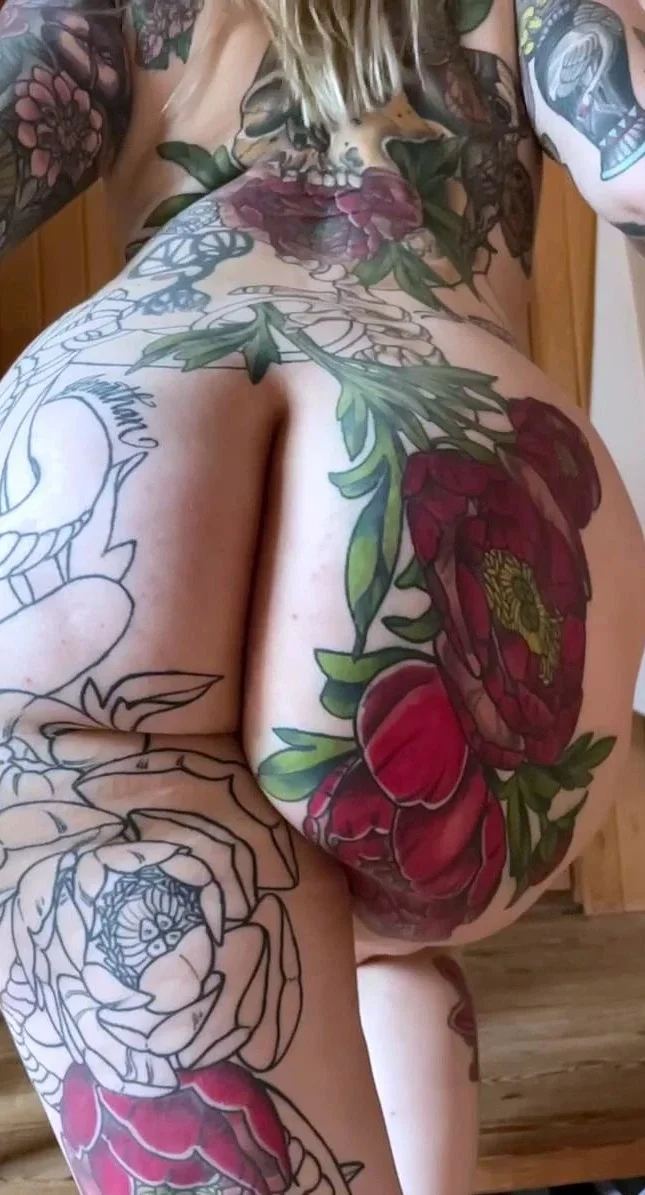 Amateur brunette ariana marie solo toying