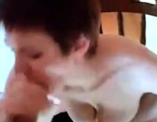 je lui vide ses couilles sur mes seins