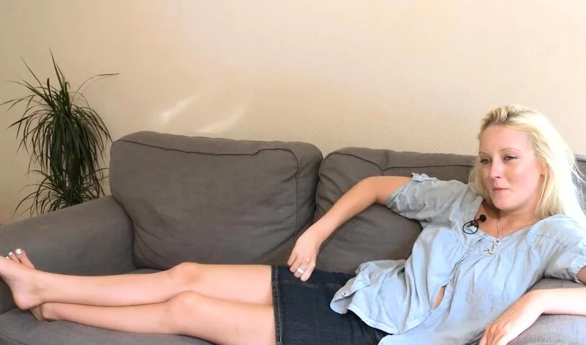 Sockjob by a Beautiful Blonde Foot Fetish ne