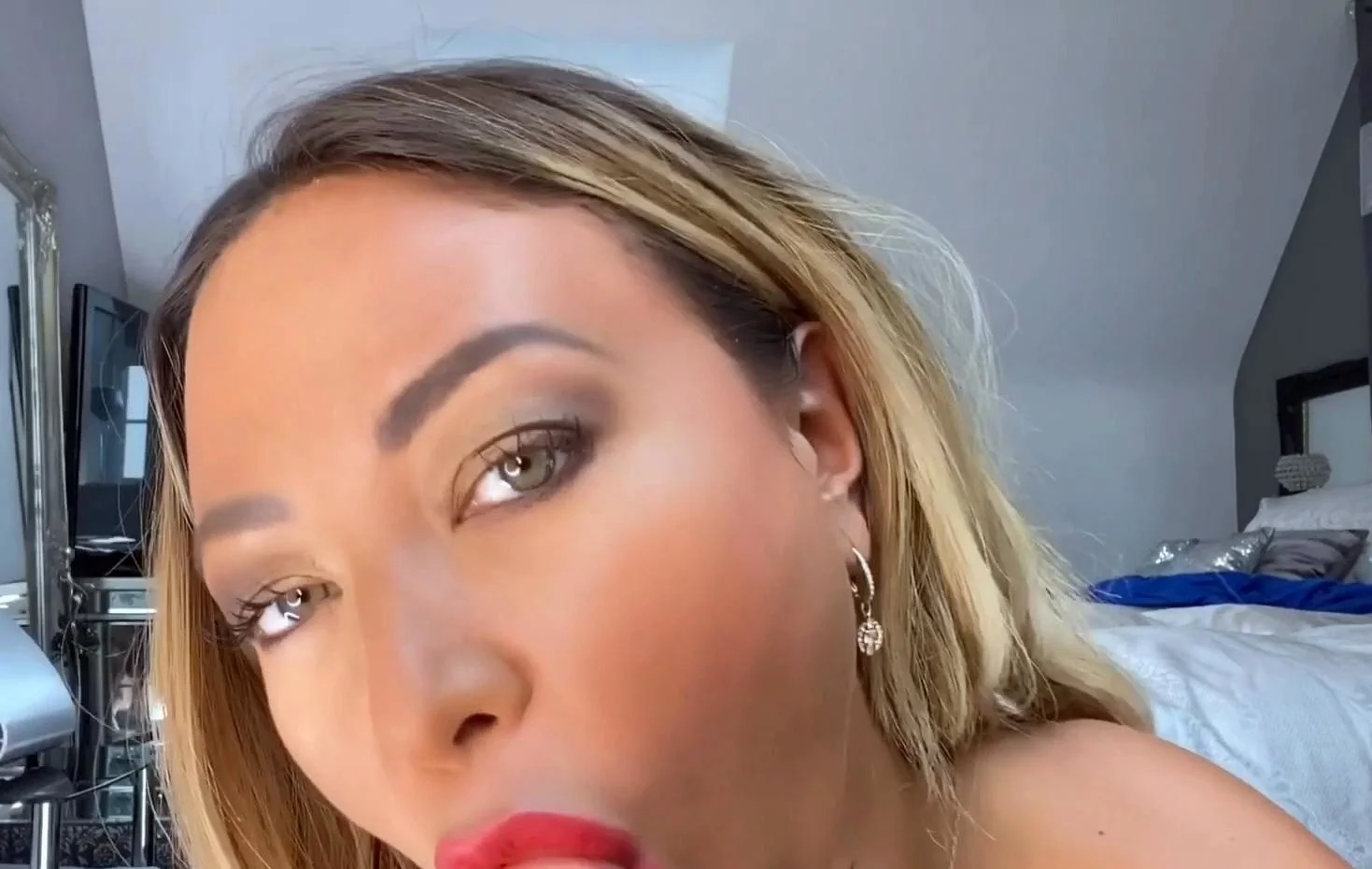 Amateur Blonde Teen Plays Solo with Toy Webcam Porn