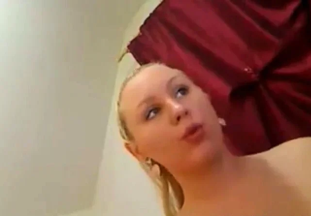 A VERY HOT BBW SHOWS OFF