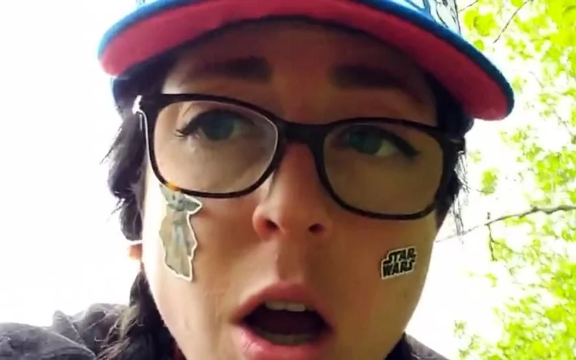 Star wars Fan Gets A Facial