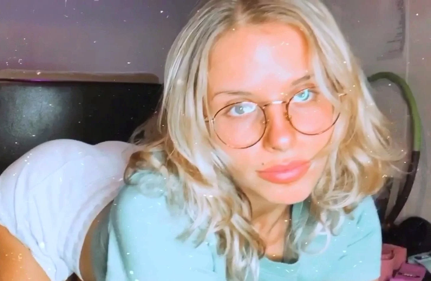 Blonde teen in solo action with her pussy