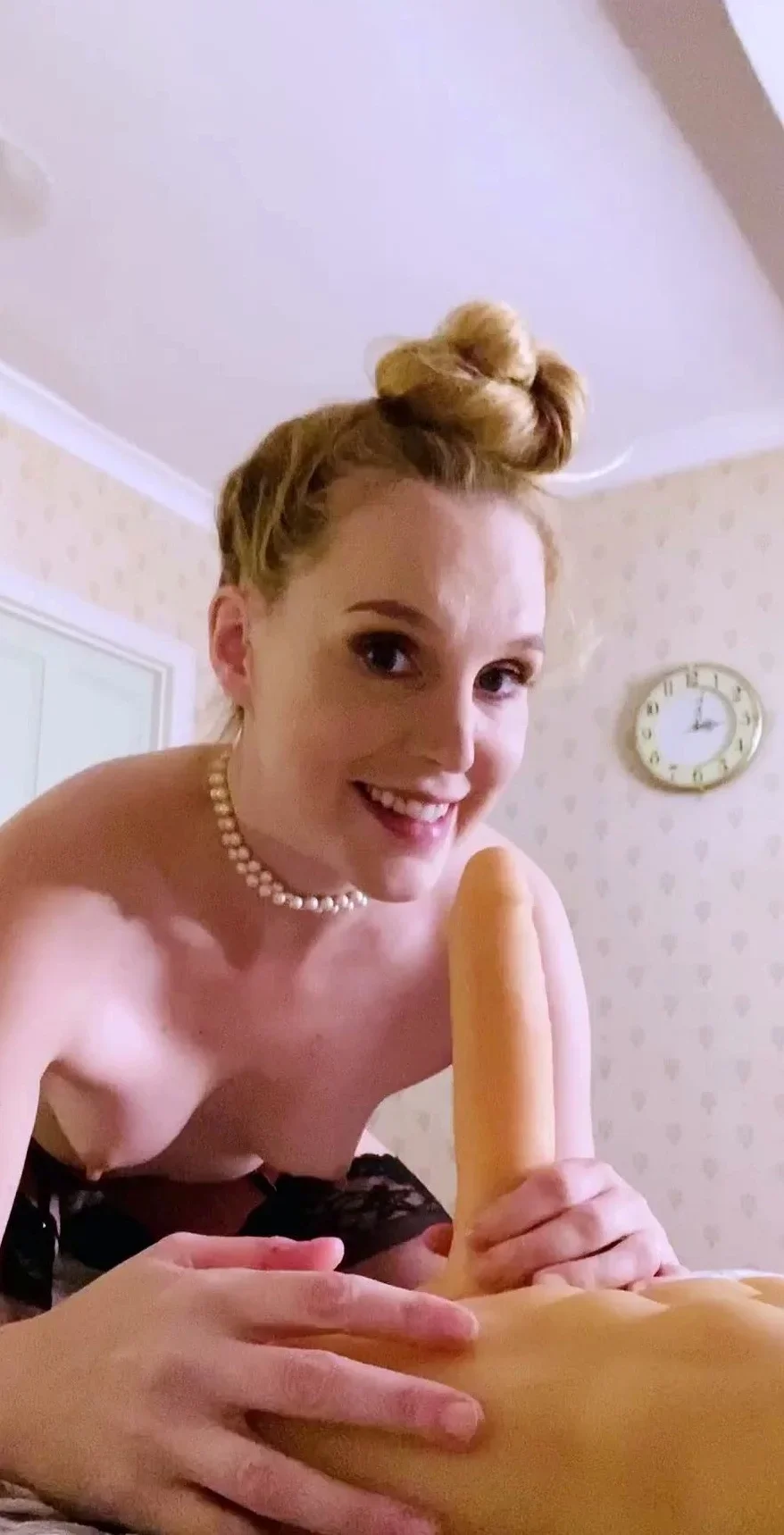 Close up with lesbo getting cunt toyed