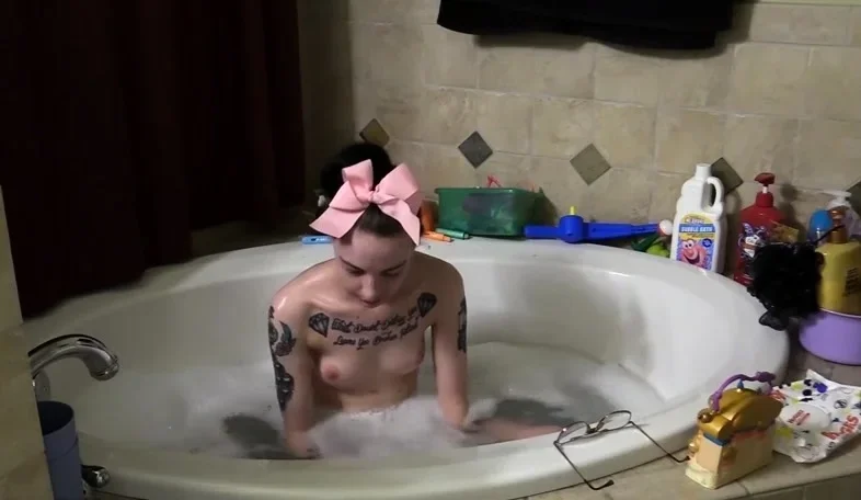 Samara: Bath and Overalls Before Going Out