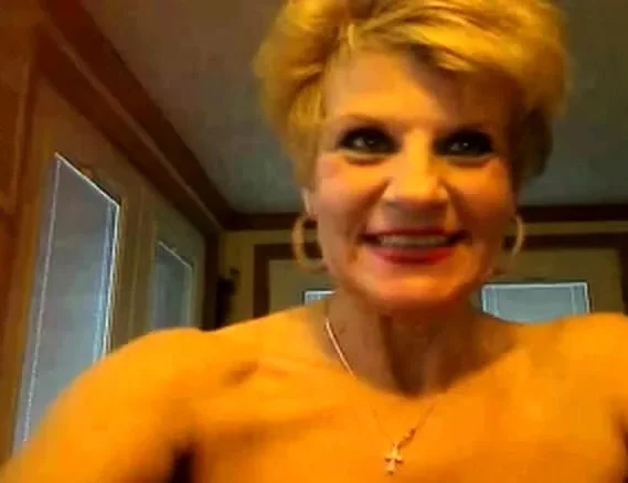 Blond Granny Show Your Sexy Body - negrofloripa
