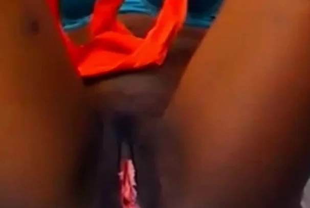 Ebony pink pussy on cam