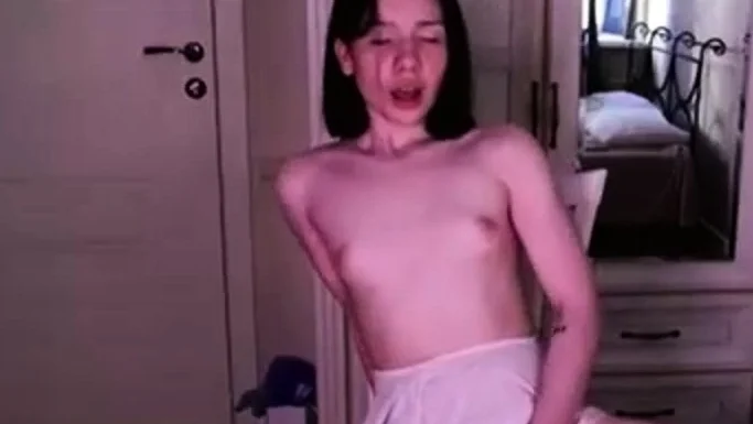 Beauty small tit amateur teen masturbating her shaved pussy