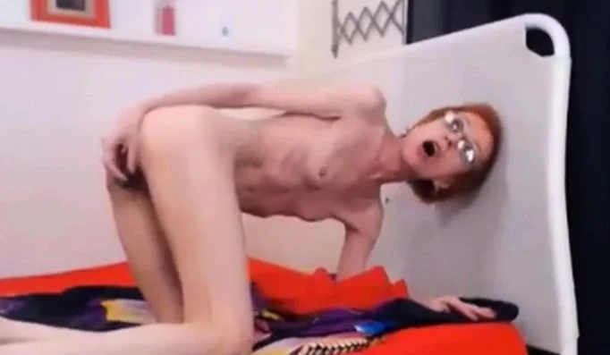 amazing skinny gilf fucks her dildo
