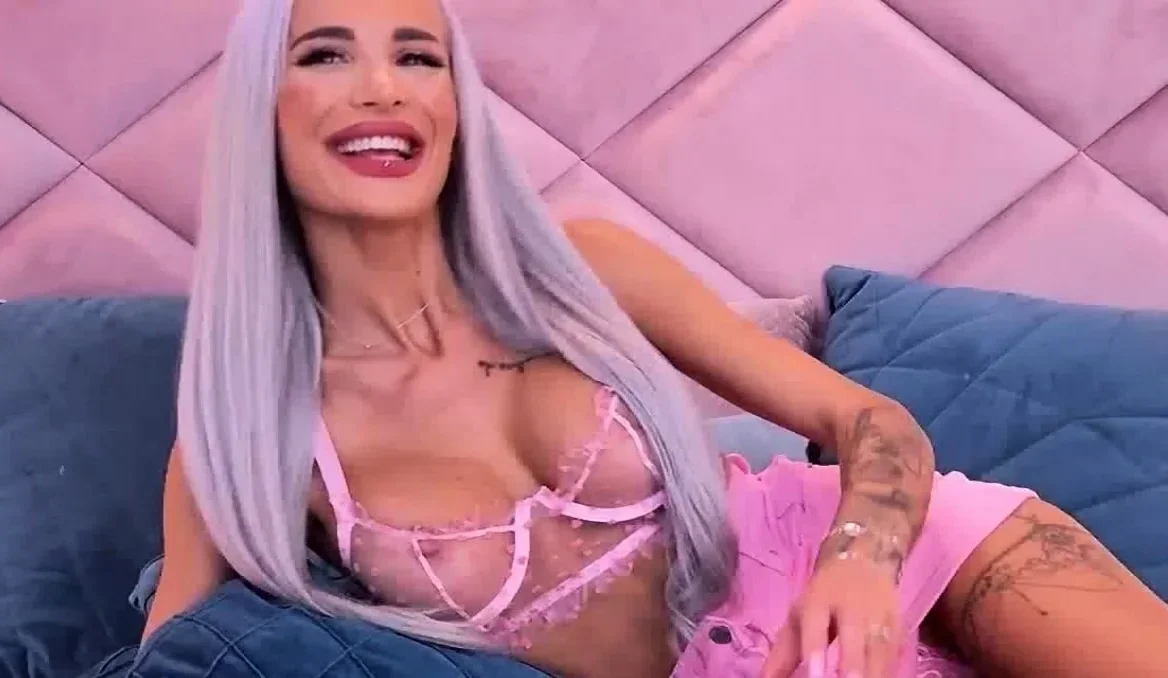 Huge tits grey haired babe toying on webcam show