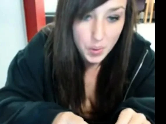 can you see she cums inlibrary in 02:58 ?