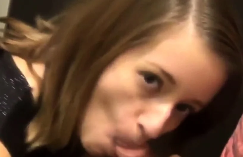 Hot Amateur fickt anal in Umkleide - Gesicht