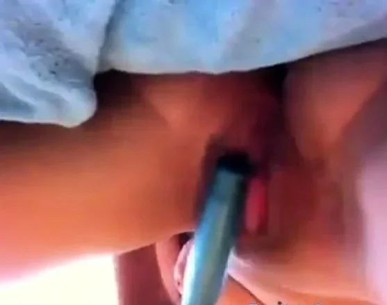 Hot chick using a brush to fuck herself