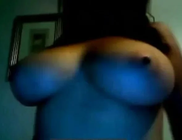 CHICA CON BUENAS TETAS