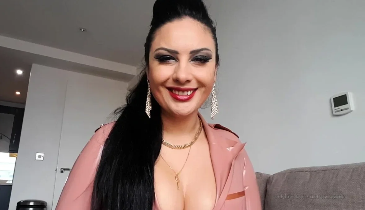 Close up MILF masturbation