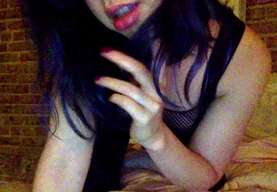 Cute amateur webcam teen girl toying pussy on webcam