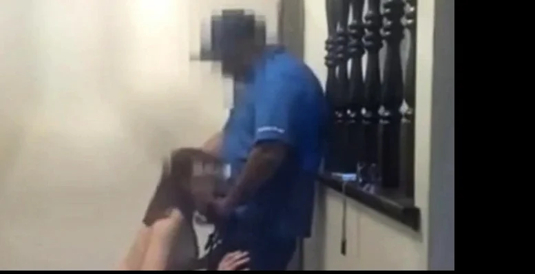 Delivery man gets a blowjob