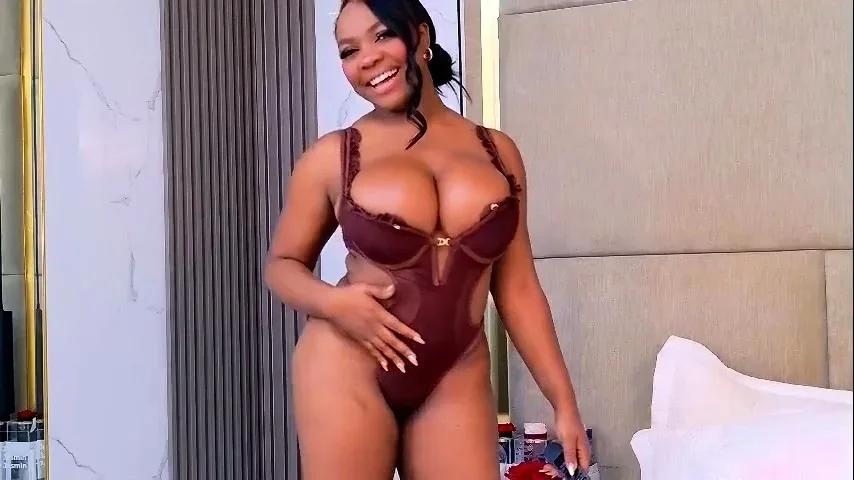 EmilyKorz juicy ass cam video