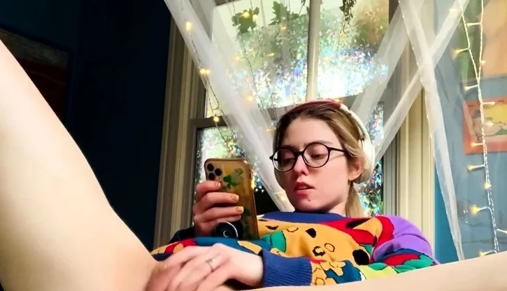 Girl masturbating