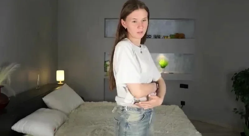 Amateur Teen with Huge Dildo Masturbating on Webcam
