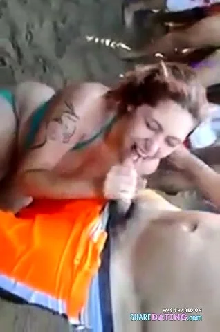 Mujer practicando SEXO ORAL EN PUNTA DE ESPINILLO