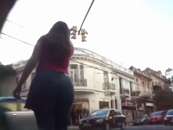 Big Booty Walking 2