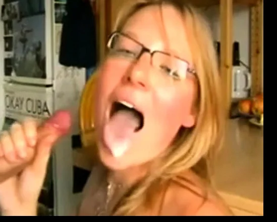 Jugando con el semen y comida