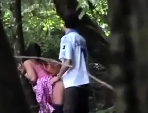 Amateurs Fucking COUPLE CAUGHT SEX IN THE WOODS!