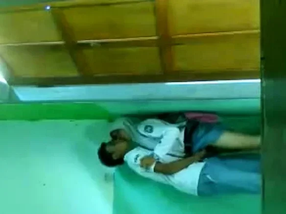 JIlbab mesum di kelas