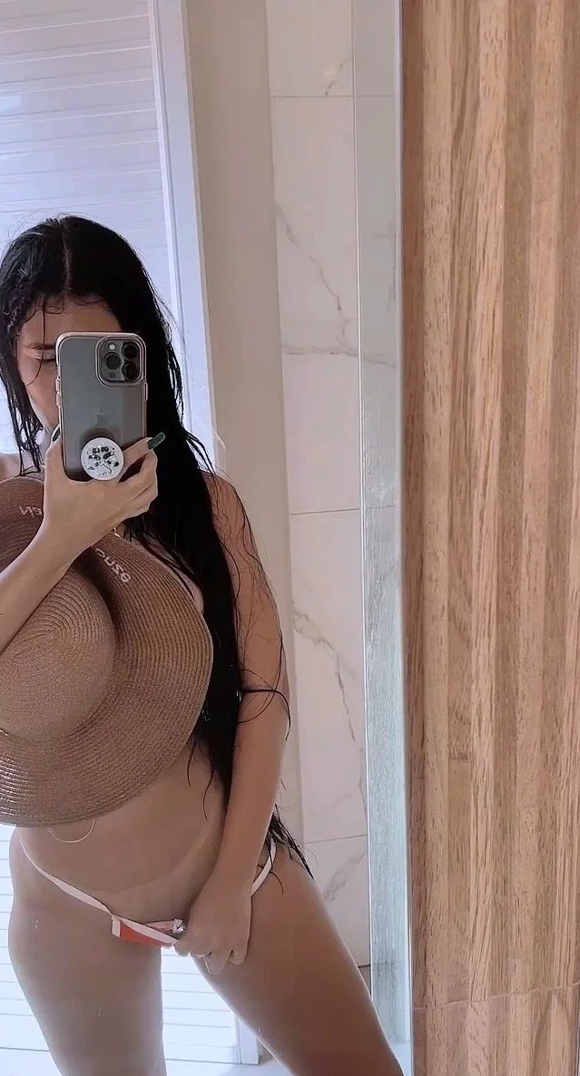 Leann amateur beautiful brunette with big boobs