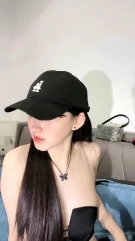 Amateur Webcam Teen Masturbates And Teases