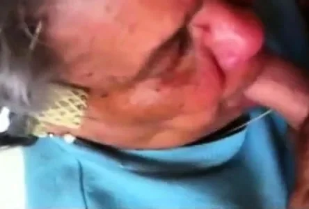 Granny Give a nice blowjob