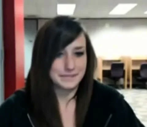 can you see she cums inlibrary in 02:58 ?