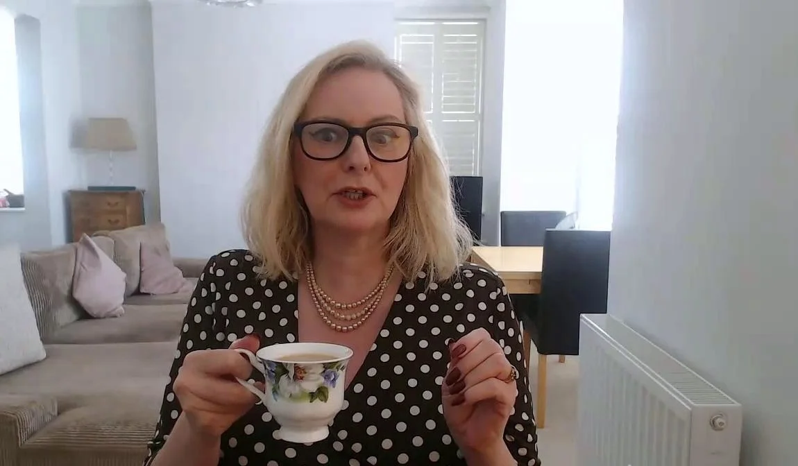Mature blonde in stockings dildos her sweet cunt