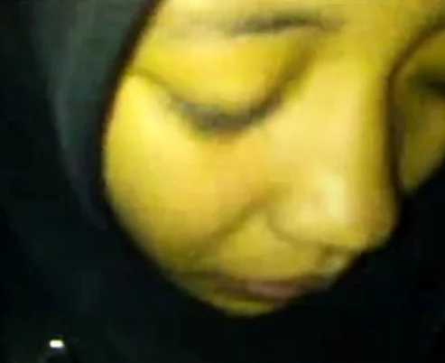 indonesian- nining jilbab goyang