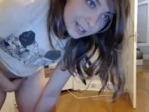 Brunette Solo Webcam Masturbation
