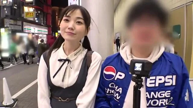 清純派美女が彼氏の隣でバイブオナニー、他人棒咥えてNTRエッチ